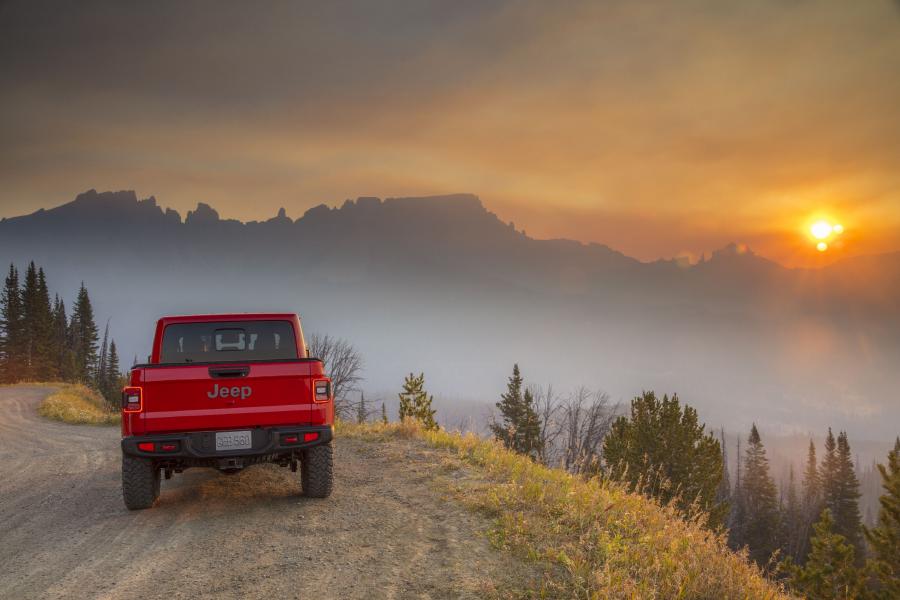  Jeep Gladiator Rubicon (JT) 2019 года  (NA) (фото 8 из 42)